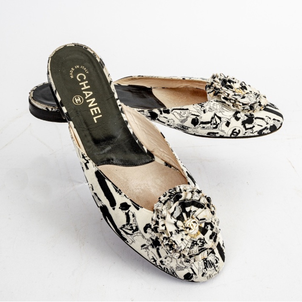 Chanel Vintage Women’s Size 38 7 Black Cream Tan Print Toe Rosette CC Logo Mules